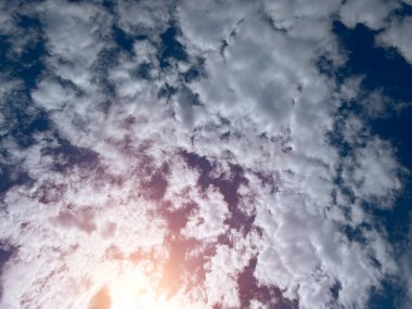 Bulutlu güzel bir gökyüzü. Arka planda sirk bulutları. Doğal arkaplan.