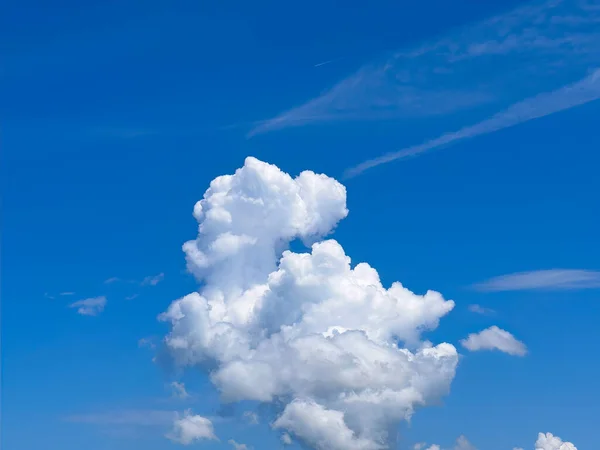 Céu Fundo Natural Serenidade Celestial Nuvens Cirros Pintando Céu Tons — Fotografia de Stock