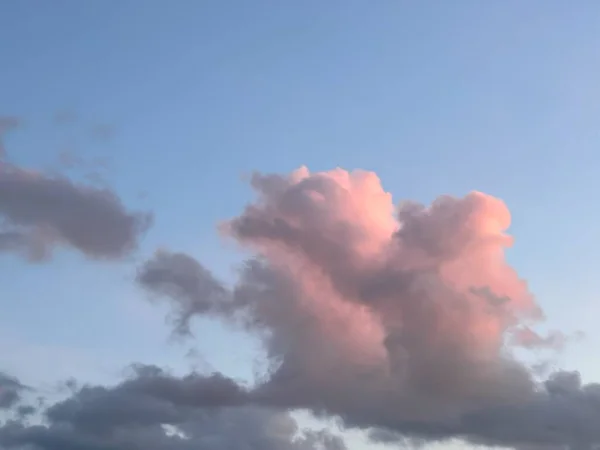 Přirozená Obloha Nebeská Vyrovnanost Cirrus Clouds Malování Oblohy Jemných Odstínech — Stock fotografie