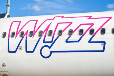 Trondheim, Norveç WizzAir havayollarının 20.09.2023 yolcu uçağı. Wizzair, Macar ucuz havayollarıdır..