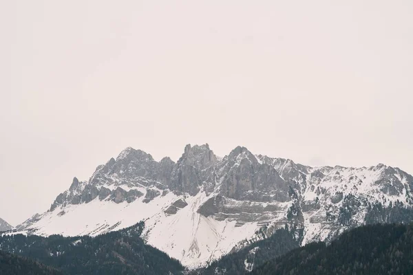 Enigmático Esplendor Majestad Alpina Captivating Journey Moody Peaks Verdant Valleys — Foto de Stock