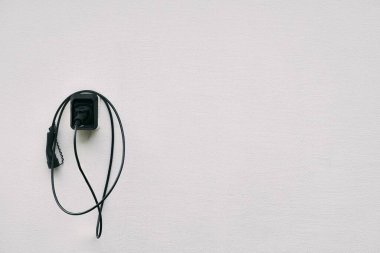 Duvara monte edilmiş elektrikli araç şarj istasyonu. Temiz Ulaşım 'ın Geleceği. Çevreci Enerji Kaynağı. Duvar Bağlı EV Şarj Aracı Otomotiv Şarjı