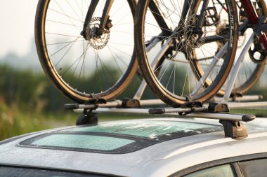 Avrupa, Polonya, Gdansk - Thule Bisiklet Rack ile 27 Ağustos 2023: Subaru Legacy Bisiklet Macerasına Hazır