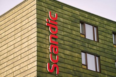 19 Eylül 2023 Norveç, Avrupa. Bina cephesinde Scandic otellerin logosu var. Trondheim Otelleri.