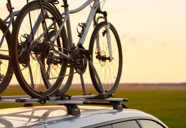 Avrupa, Polonya, Gdansk - Thule Bisiklet Rack ile 27 Ağustos 2023: Subaru Legacy Bisiklet Macerasına Hazır