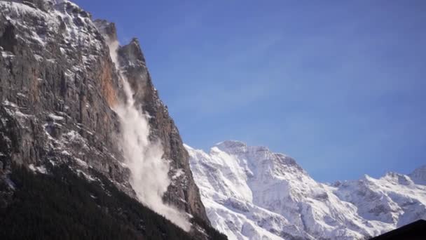 Ορεινή Χιονοστιβάδα Στις Ελβετικές Άλπεις Ελβετικές Άλπεις Χιονοθύελλα Ορεινή Χιονοστιβάδα — Αρχείο Βίντεο