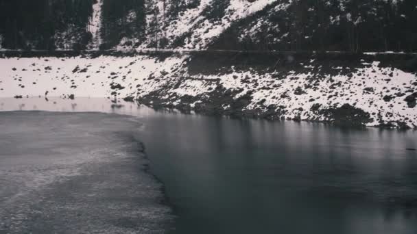 冬季魔法高山湖 在雾和雪中 奥地利的白雪孤寂 — 图库视频影像