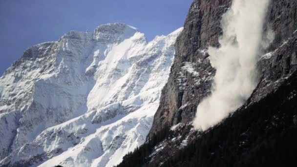 Ορεινή Χιονοστιβάδα Στις Ελβετικές Άλπεις Ελβετικές Άλπεις Χιονοθύελλα Ορεινή Χιονοστιβάδα — Αρχείο Βίντεο