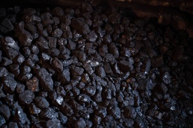 Kömürün Dokuları ve Arkaplanı: Endüstriyel ve Yerel Isıtma İçin Fosil Yakıt