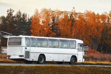 Bu Modern Beyaz Koçla Konforlu ve Tarzlı Seyahat.