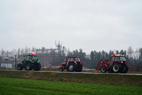 Avrupa, Polonya, 02.09.2024 Polonyalı çiftçiler traktör ve pankartlarla hakları için savaşıyorlar. Sektörleri için daha fazla sübvansiyon ve vergi indirimi talep ediyorlar. Protesto otoyollarda kaosa yol açtı..