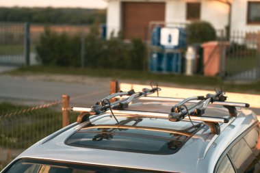 Avrupa, Polonya, Gdansk - Thule Bisiklet Rack ile 27 Ağustos 2023: Subaru Legacy Bisiklet Macerasına Hazır