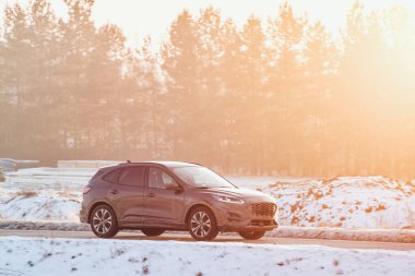 Gelecekçi ve yenilikçi bir SUV. Spor ve off-road performansı olan lüks bir araba..