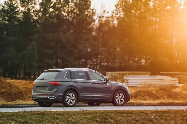 Spor ve macera için lüks bir SUV. Aile için rahat ve güvenli bir araba..