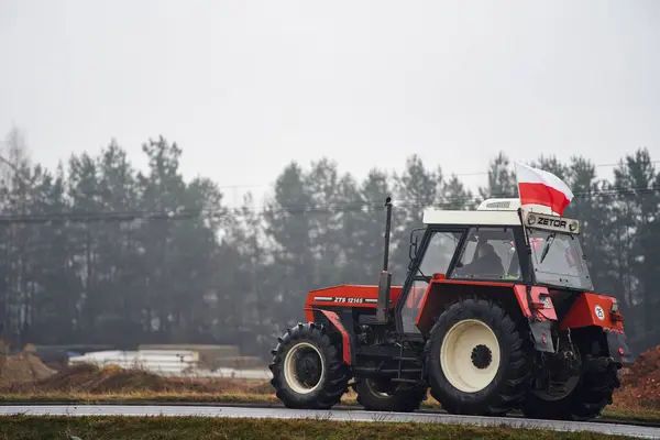 2024 폴란드 Katowice 폴란드의 농부는 고속도로와 국경을 차단하기 자신의 트랙터를 스톡 사진