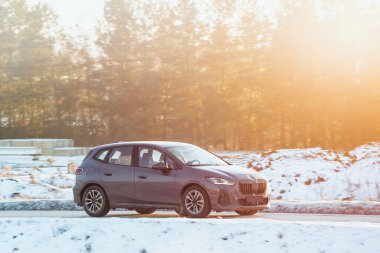 Gelecekçi ve yenilikçi bir SUV. Spor ve off-road performansı olan lüks bir araba..