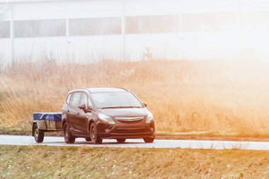 Kiralık Araba ve Karavanla Eşyalarını Taşı. Çarpık Yolların ve Güzel Manzaranın tadını çıkar.