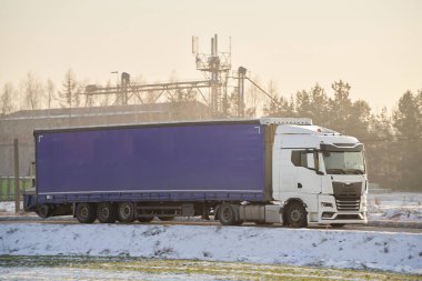 Yarı kamyon taşımacılığı ile kalite ve müşteri memnuniyeti