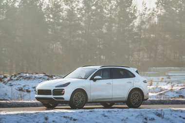 Spor ve macera için lüks bir SUV. Aile için rahat ve güvenli bir araba..