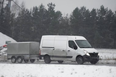 Hareket İhtiyaçlarınız İçin Esnek ve Etkili Çözüm. Bir araba ve karavan kiralayın ve eşyalarınızı pratik ve güvenlikle taşıyın..