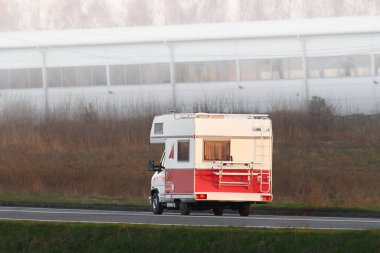 Manzaranın Ortasında Eve Dönüş Manzarası