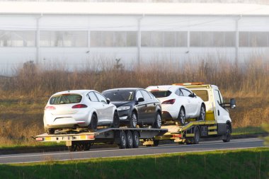 Otoyol arızasından sonra Çekici Araç Taşıma Aracı