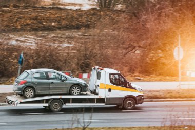 Flatbed Truck Taşımacılık Araca Güvenli Zarar Verdi