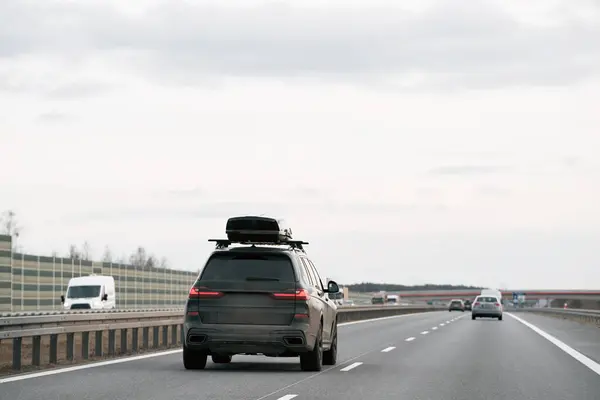 stock image Road-Ready Comfort: Car Equipped with Roofbox for Extended Trips