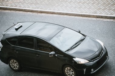 Şehir Hayatı Hareketli, Taksi Gün Batımında Sürüyor