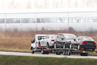 Profesyonel Araç Kurtarma Birimi devrede. Çekici kamyonu.