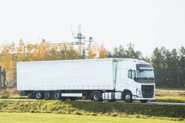 Açık Yol 'da Ağır Kargo Kamyonu