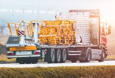 İnşaat işleri için endüstriyel kargo teslimatı