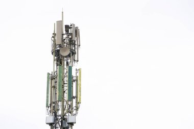 Hücre Kulesi Yükseliyor, Çağrıları Güneşli Gökyüzü Altında Bağlıyor