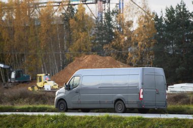 Kamyon Van Taşımacılık Malzemeleri Yolda. Ülkede etkili teslimat.