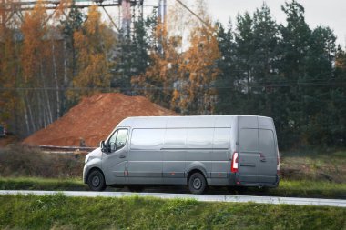 Hızlı Nakliye: Lojistik Şirketi Müşteri Hizmeti Minibüsü.
