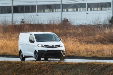 Beyaz Teslimat Minibüsünde İnternet Siparişleri