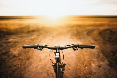 Hafta sonu Dağ Bisiklet Yolu 'ndaki Maceranın Ilık Parıltısı