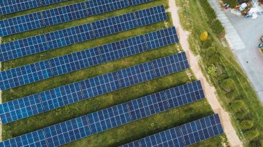 Fabrikadaki güneş panelleri yeşil enerji ve sürdürülebilirlik sağlıyor