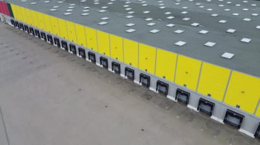 Geniş Depo Kargo Yüklemeye Hazır