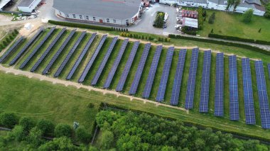 Fabrikadaki güneş panelleri yeşil enerji ve sürdürülebilirlik sağlıyor