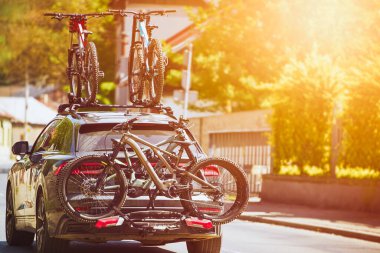 Biking Outdoor Adventures için donanımlı SUV