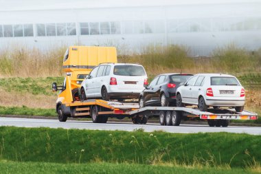Çekici araç otoyolda etkisiz hale getirildi.