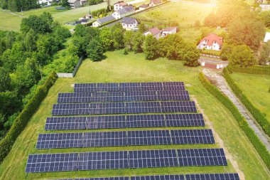 Güneş enerjili evleri olan Yeşil Enerji Mahallesi