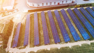 Endüstri yeşil enerji güneş panelleri kullanıyor