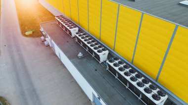 Ticari Çatıda Düzenlenmiş HVAC Birimleri