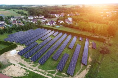 Güneş enerjili evleri olan Yeşil Enerji Mahallesi