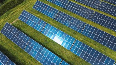 Açık Alan 'da Yenilenebilir Enerji Güneş Panelleri