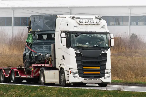 stock image Tow truck carrying two wrecked car on trailer