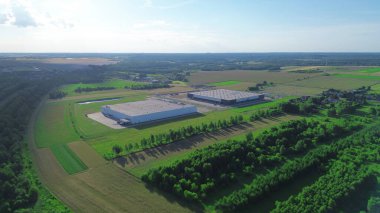 Kırsal sanayi depolarının hava aracı görüntüsü