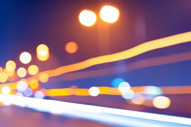 Bokeh arkaplana sahip otomobiller